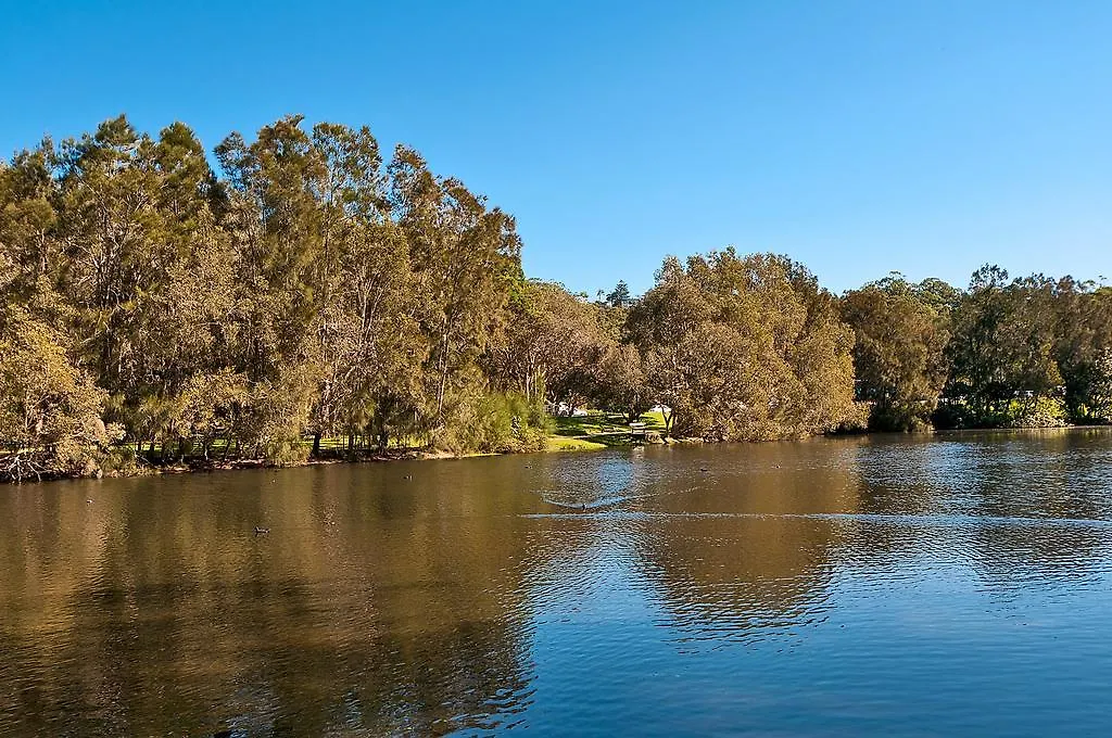 Sanctuary Lake Apartments Gold Coast 4*,  Austrálie