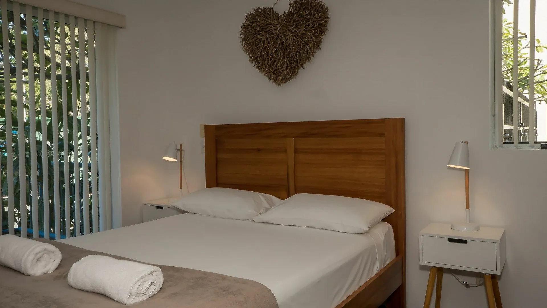 Sanctuary Lake Apartments Gold Coast