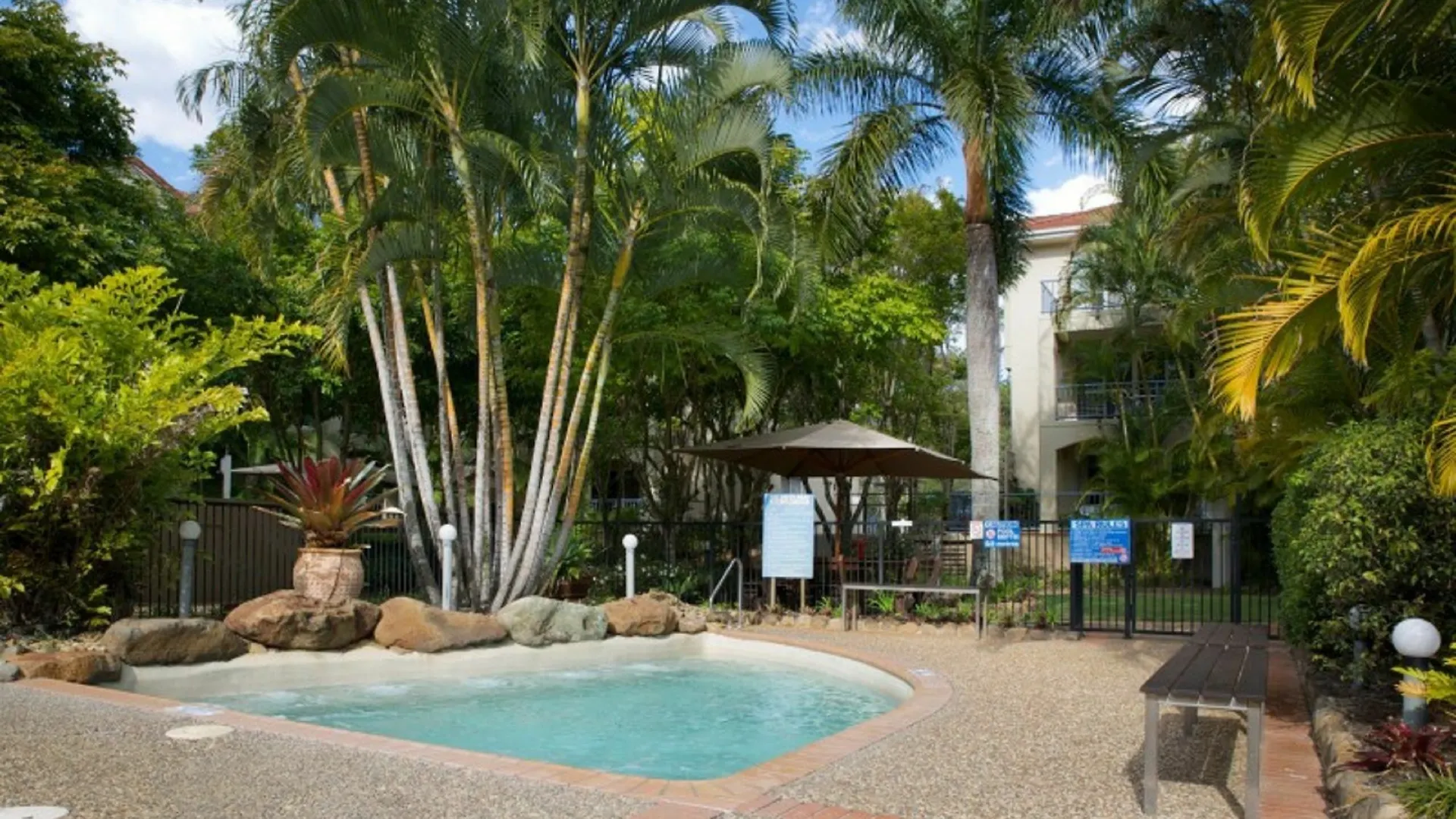 Sanctuary Lake Apartments Gold Coast Aparthotel