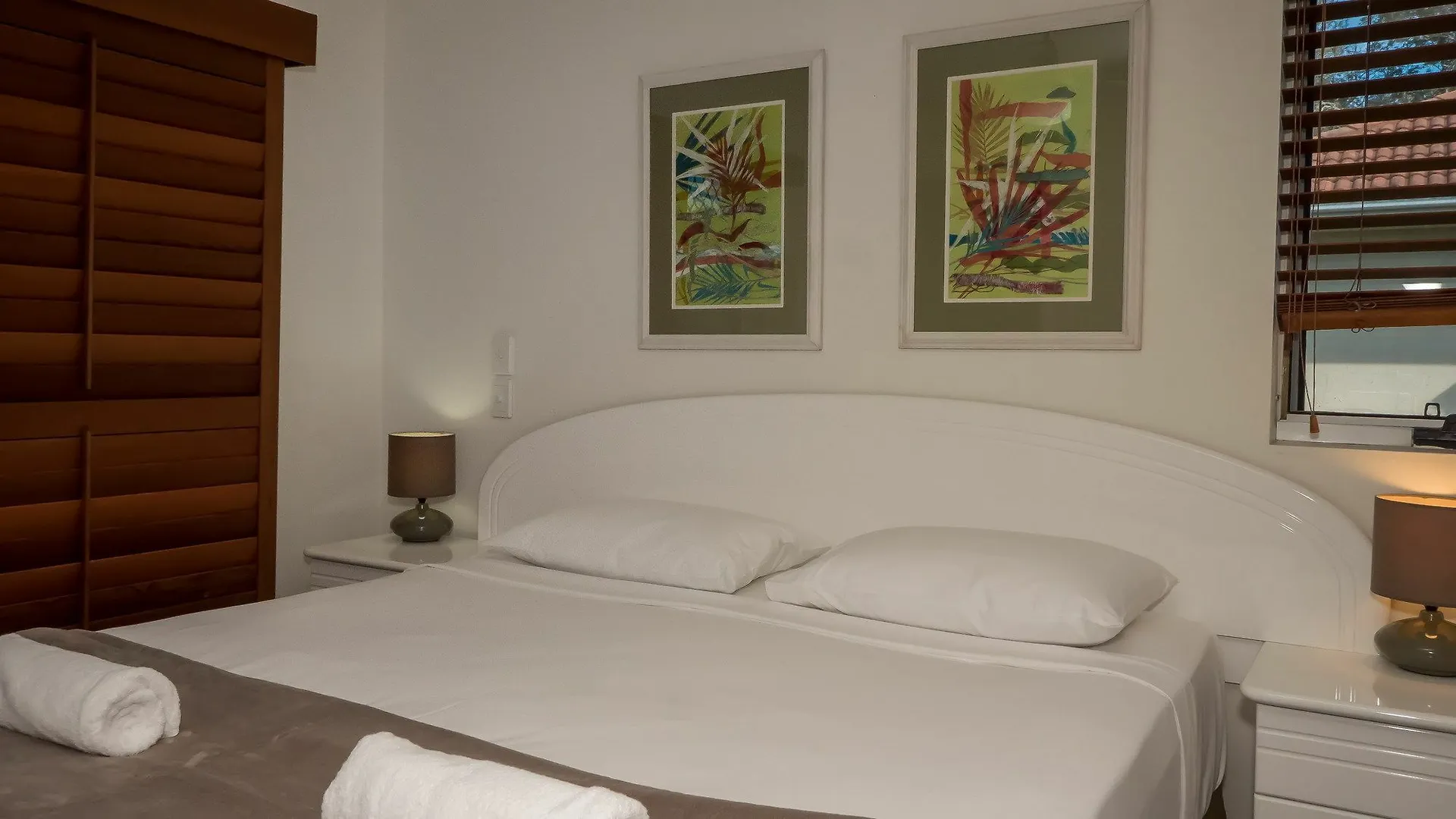 Sanctuary Lake Apartments Gold Coast