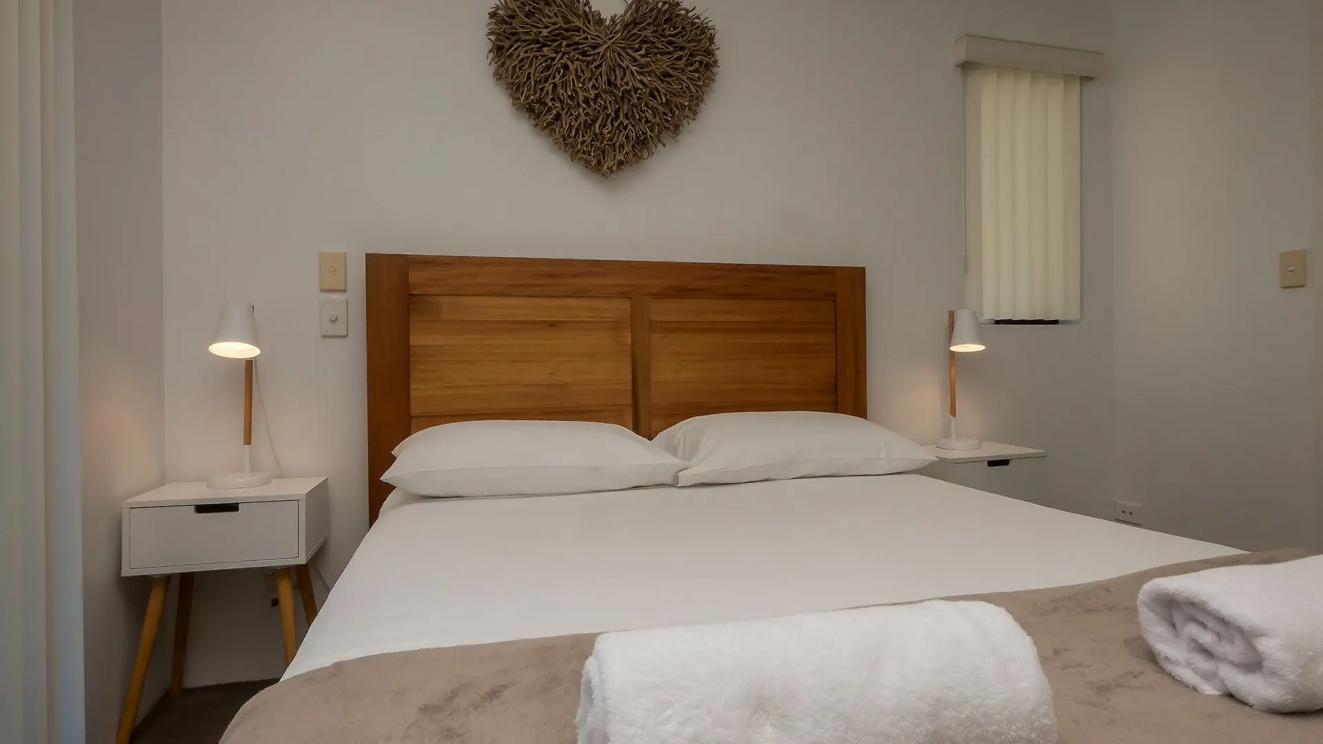 Sanctuary Lake Apartments Gold Coast 4*,